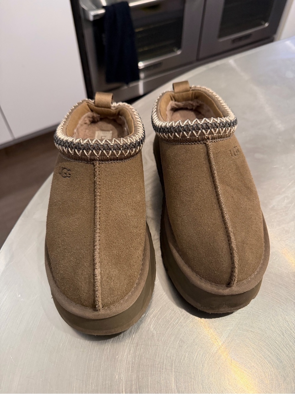 Ugg tazmans in taupe